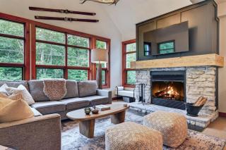 3BR Chalet, Private Sauna, Walk to Ski Village - 3