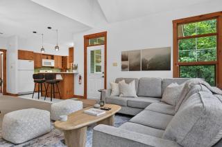 3BR Chalet, Private Sauna, Walk to Ski Village - 1