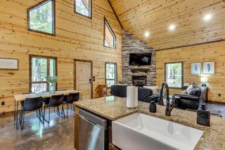 Private Hot Tub + Fire Pit: Broken Bow Escape - 1