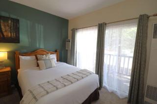 Central condo with WiFi AC patio hot tub & seasonal pool - 1