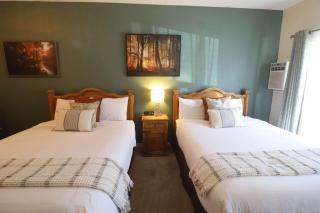 Central condo with WiFi AC patio hot tub & seasonal pool - 2