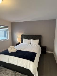 4-Bdrm Comfort with Fireplace mins from Downtown - 8