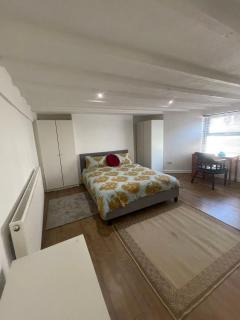 Central City 4 bedroom house - 8
