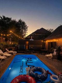 Jacuzzi studios 777 - 8