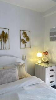 RJ Cozy Stays with pool, gym and free WiFi just 5 mins near Airport - 1