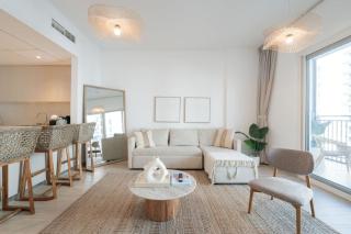 Family Friendly 2-Bed in Water's Edge - 3