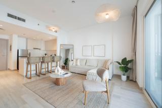 Family Friendly 2-Bed in Water's Edge - 1
