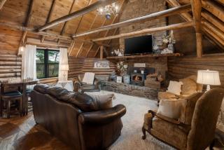 4 Cabin Retreat for up to 8 Guests in Rural setting but close to town - 0