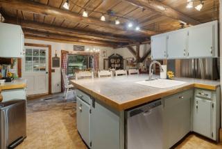 4 Cabin Retreat for up to 8 Guests in Rural setting but close to town - 6