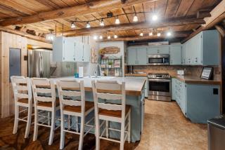 4 Cabin Retreat for up to 8 Guests in Rural setting but close to town - 3