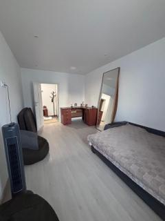 Modern 1-Bedroom Apartment with Panoramic View - 4