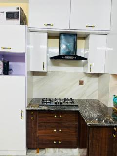 Luxury 2BR Apartment in the Heart of Karachi - 6