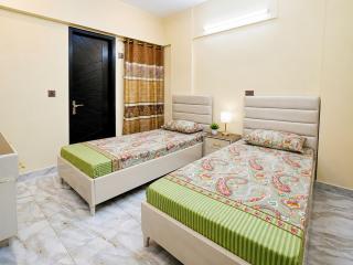 Luxury 2BR Apartment in the Heart of Karachi - 3