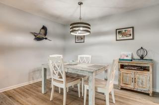 < Half-Mi to Fort Clinch Beach! Condo w/ Balcony - Fernandina Beach - 3