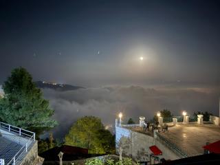 RockCliff Resort Deluxe 1 Bedroom - Kashmir point - 5 min to GPO - 6