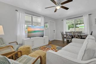 Fenced in With Jacuzzi Close to Siesta Key Bridge! - 8