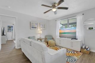 Fenced in With Jacuzzi Close to Siesta Key Bridge! - 2