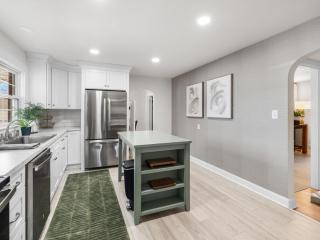 Bluegrass Maple Manor-Sleeps 20 Game Room HOT TUB - 2