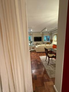 House with personality on the best block in Jardins! - 6