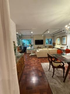 House with personality on the best block in Jardins! - 3