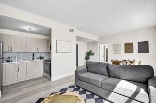 Charming Beachside Retreat on Collins Ave 403 - 4