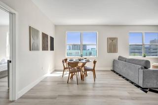 Charming Beachside Retreat on Collins Ave 403 - 3