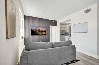 Charming Beachside Retreat on Collins Ave 403 - 2