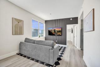 Charming Beachside Retreat on Collins Ave 403 - 1
