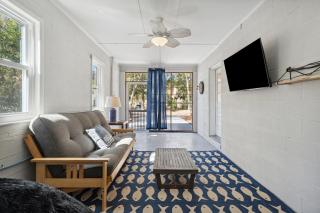 207 W Cooper Coral Cassita Central Location - 2