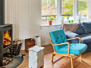 Charming Island House with Guest Cabin - 1