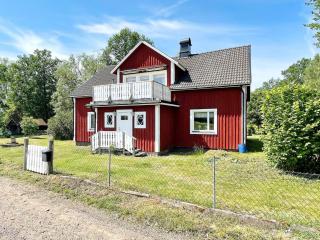 Farmhouse Retreat Near Lakes and Coast - 7