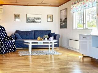 6 person holiday home in LÖTTORP-By Traum - 2