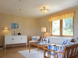 6 person holiday home in KUNGSHAMN - 2