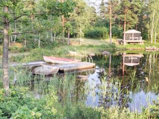 Idyllic Getaway with Private Beach - 4