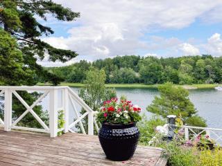 Lakeside Cabin with Panoramic Views - Grönskan - 6
