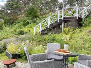Lakeside Cabin with Panoramic Views - Grönskan - 5
