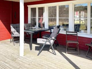 Lakefront Cottage in Torsebo - 5