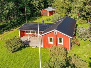 Lakefront Cottage in Torsebo - 3