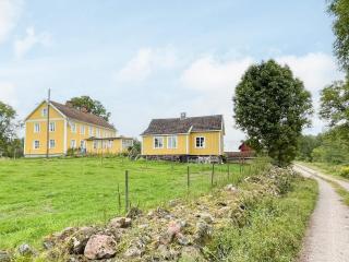 Charming Cottage by Lake in Torsebo - 6