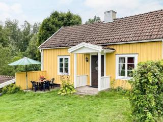 Charming Cottage by Lake in Torsebo - 7