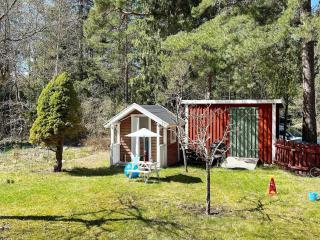 6 person holiday home in Djurhamn - 6