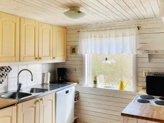 5 person holiday home in BREDARED-By Traum - 2