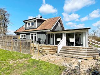 4 star holiday home in FäRJESTADEN - 0