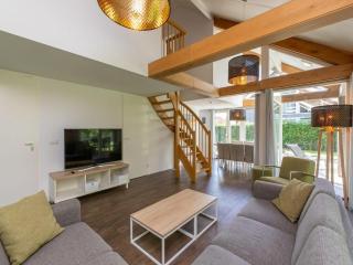 Modern Holiday Home near Beach - 9