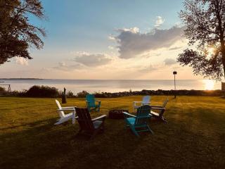 Large Waterfront Lake Michigan - Book Fall Colors! - 8