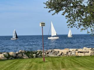 Large Waterfront Lake Michigan - Book Fall Colors! - 0