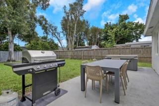 Fenced in With Jacuzzi Close to Siesta Key Bridge! - 5