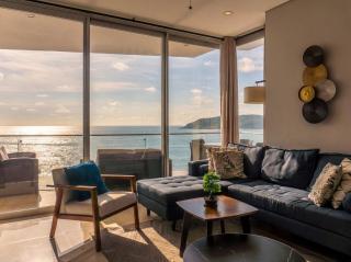 Luxury condo with ocean view and balcony - 9