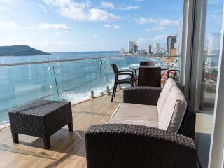 Luxury condo with ocean view and balcony - 2