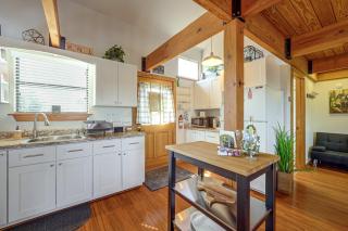 Pet-Friendly Fredericksburg Cabin w/ Hot Tub! - 4